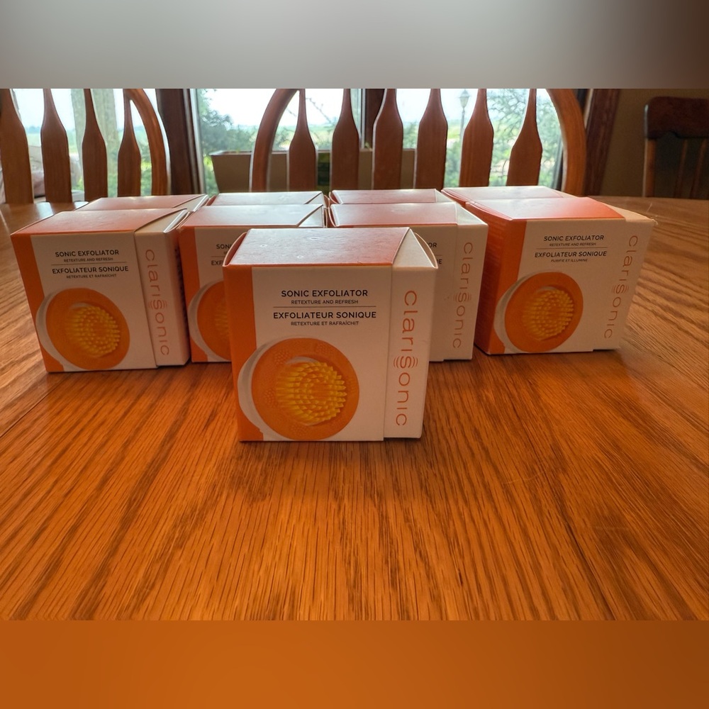 7 (SELLING SEPARATELY) Clarisonic Sonic Exfoliator Replacement Brush Heads
